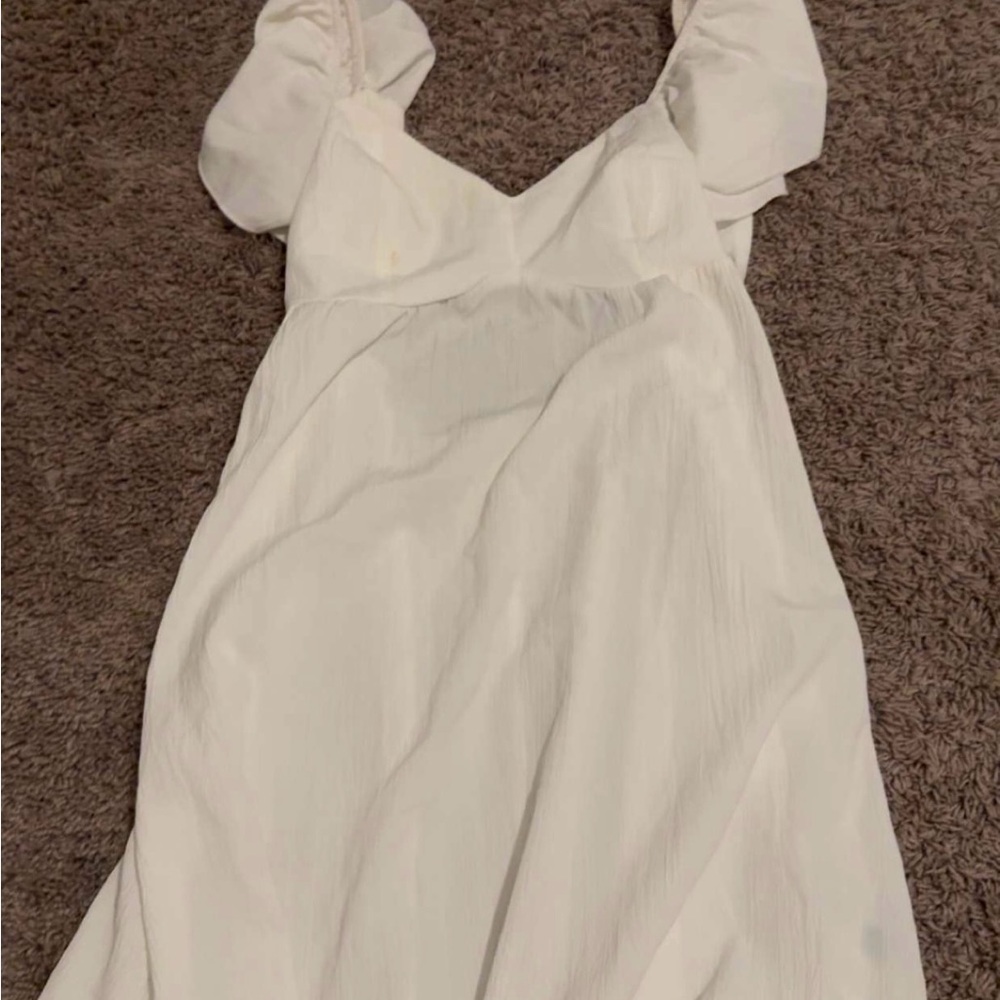 Elegant White Dress with Puff Sleeves